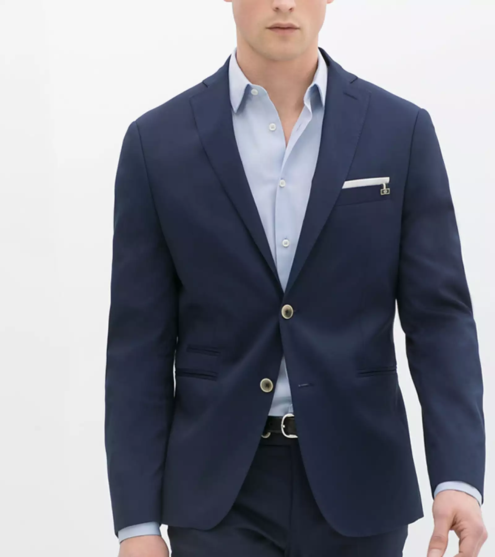 Un blazer azul es un must en el clóset de cualquier hombre, ¡te aseguramos que le va a encantar! (Zara, 1,899 pesos)