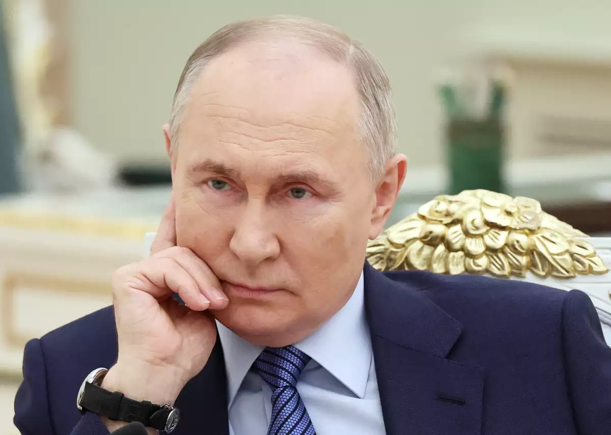El presidente ruso Vladimir Putin asiste a una reunión con los ganadores del concurso nacional de gestión de Líderes de Rusia en el Kremlin en Moscú, Rusia, el 12 de marzo de 2024.
