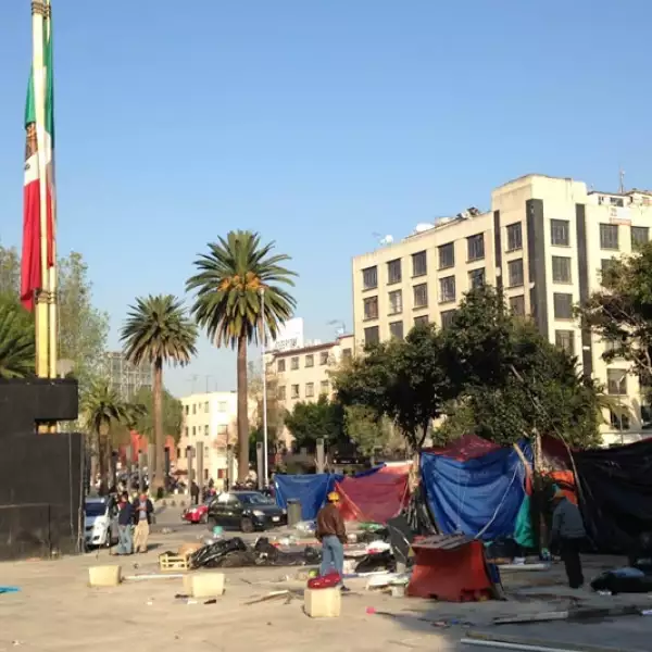 La Plaza de la República luce tras el desalojo de la CNTE