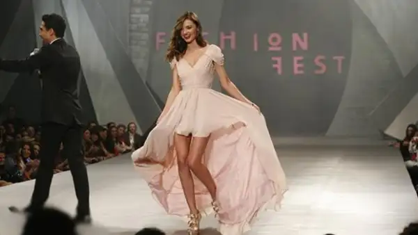 Ayer se llevó a cabo el desfile de moda organizado por Liverpool, en donde pudimos ver lo que viene para la época de frío. La estrella de la noche fue la modelo Miranda Kerr.