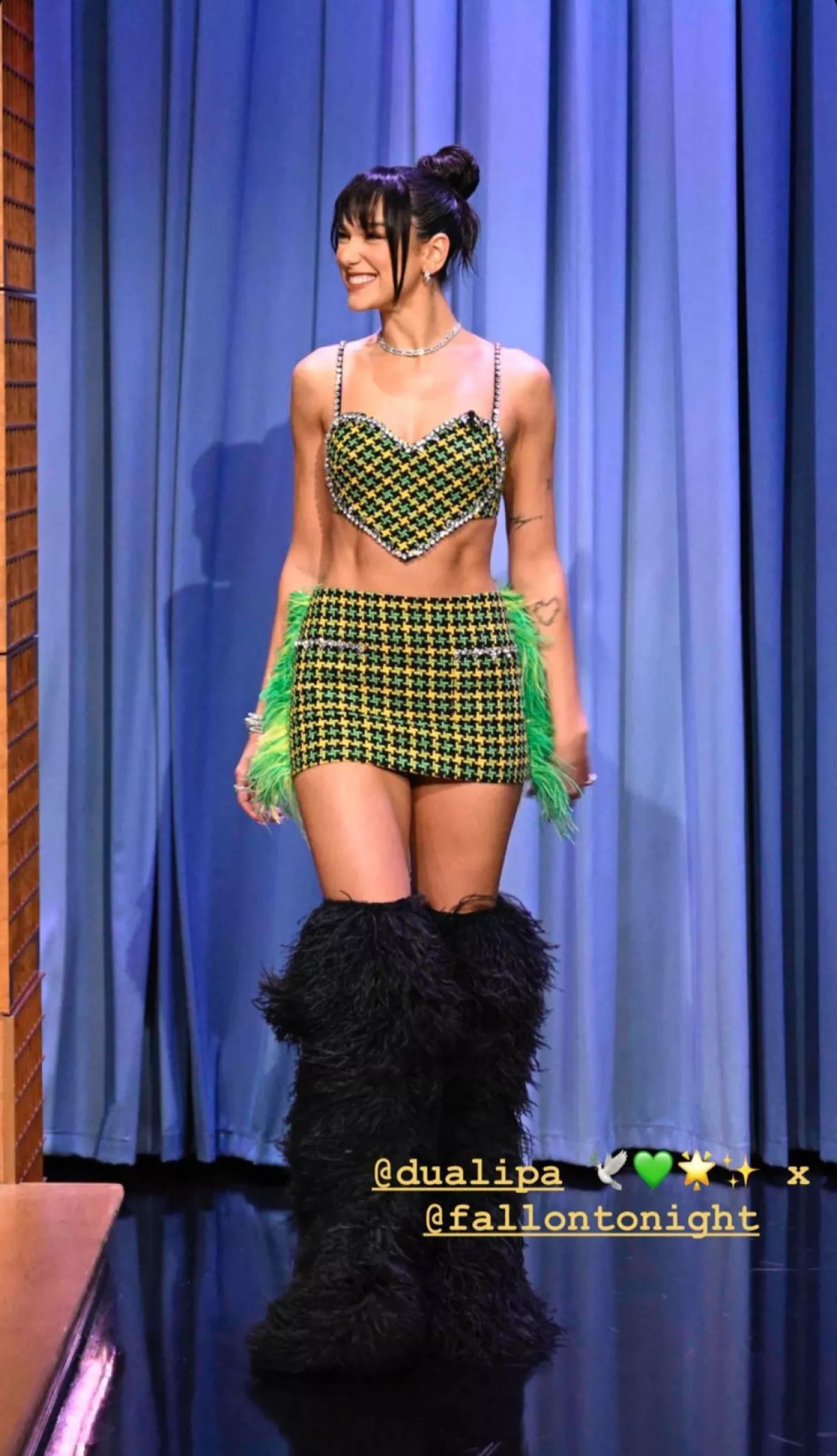 dua-lipa-botas.jpeg