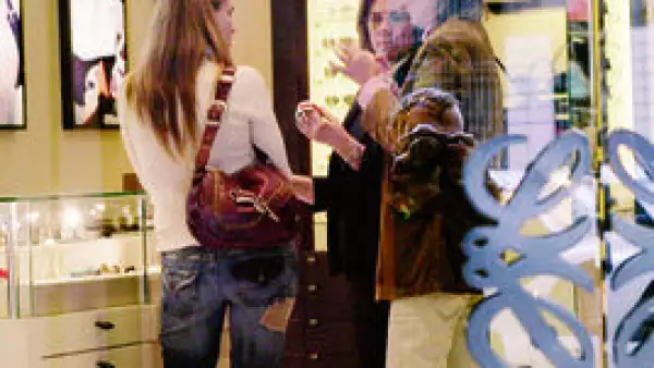 María Zurita, Genoveva Casanova