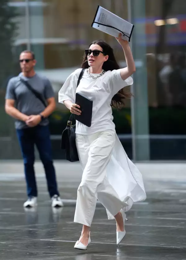 andy-sachs-prada-zapatos.jpeg