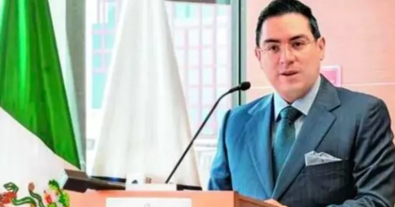 Casas de lujo, visa retirada y huachicol fiscal: quién es Alex Tonatiuh, "Lord Relojes" y exfuncionario de Aduanas