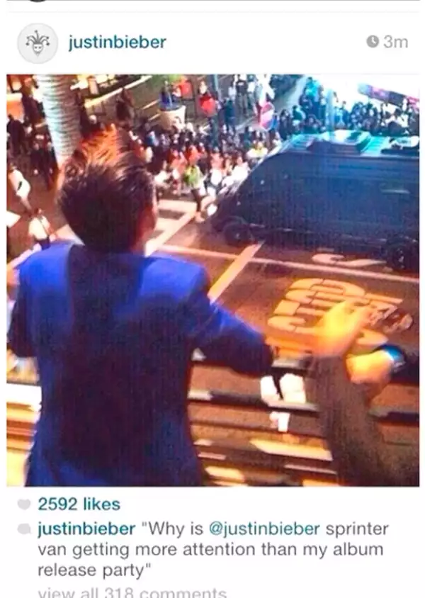 Esta es la imagen que Bieber publicó de Drake Bell observando su camioneta cuando robó toda la atención de sus fans.