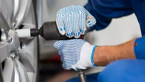 obrero de la industria automotriz