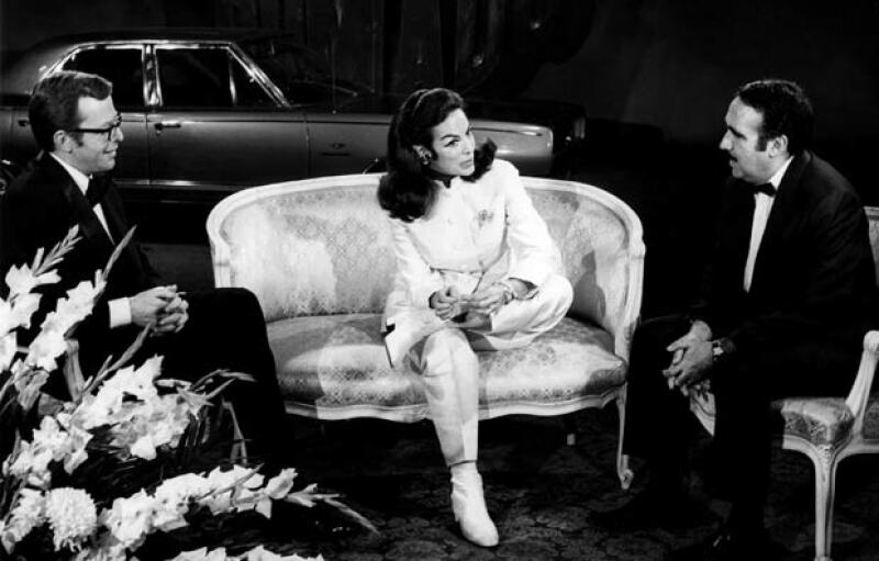 Entrevistando a María Félix, en la foto Pedro Ferriz.