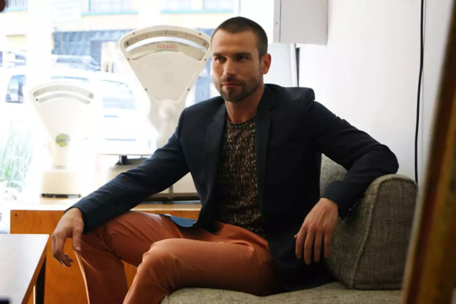 Rafa en un look a cargo del stylist Enricco Bompani.