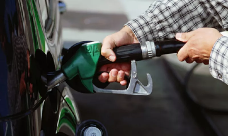 Otra propuesta de la IP es liberar el precio de los combustibles. (Foto: Getty Images)