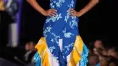 Martina Lee, de Alemania, modeló un vestido con vuelos en la parte inferior del vestido que le dieron un toque tropical.