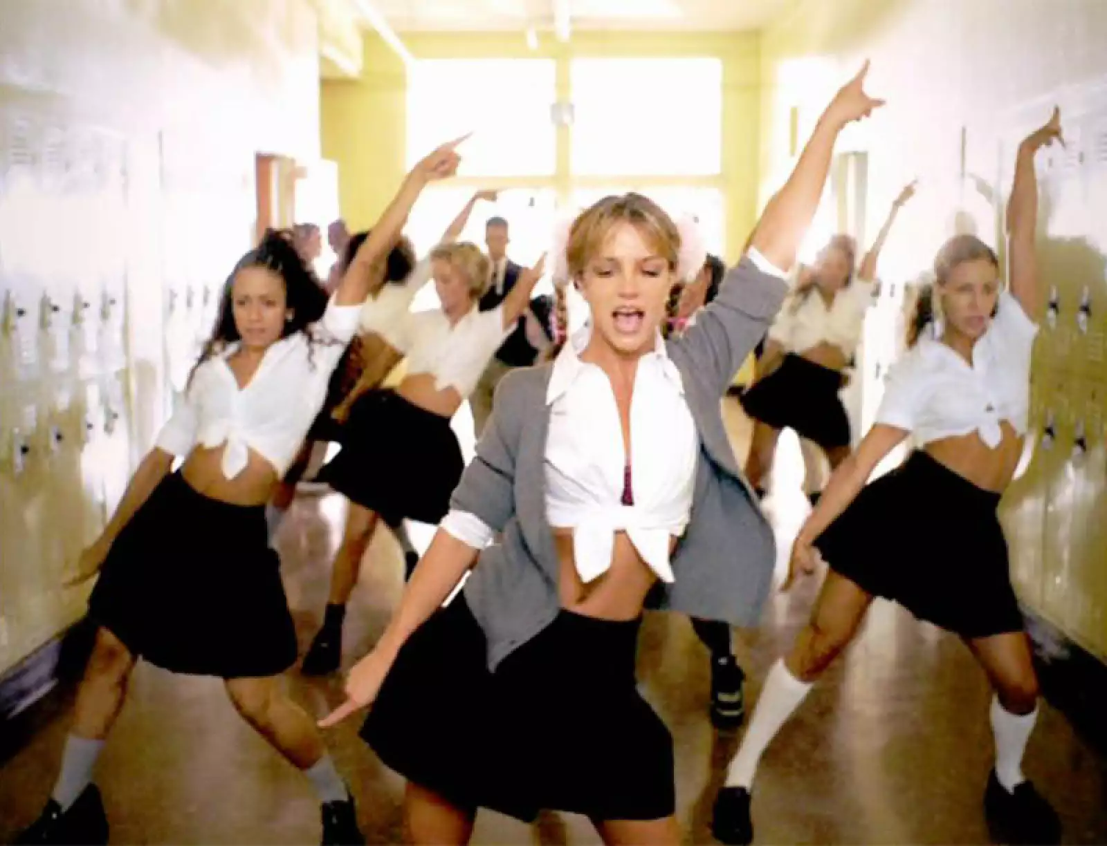 A 20 años de 'Baby One More Time' recordamos los video looks icónicos de Britney Spears