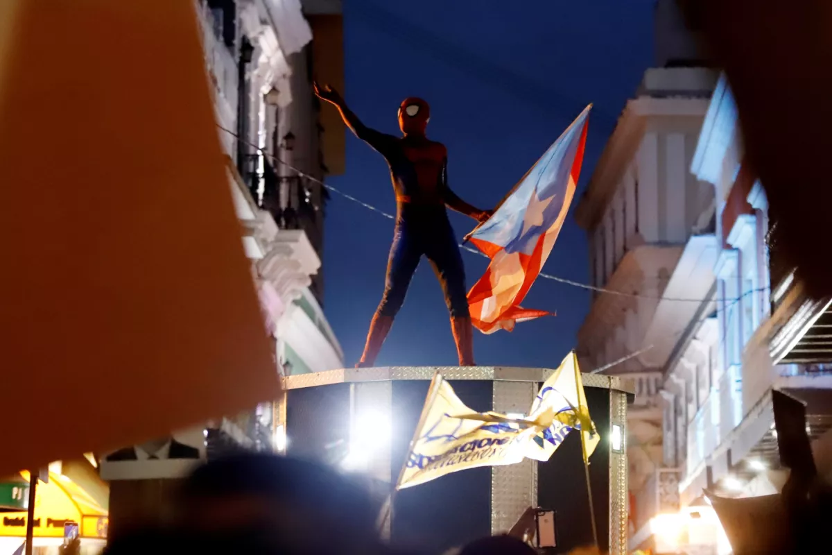 Cientos de personas piden en la calle la dimisión del gobernador de P. Rico