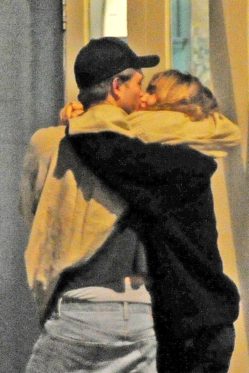 Robert Pattinson y Suki Waterhouse 