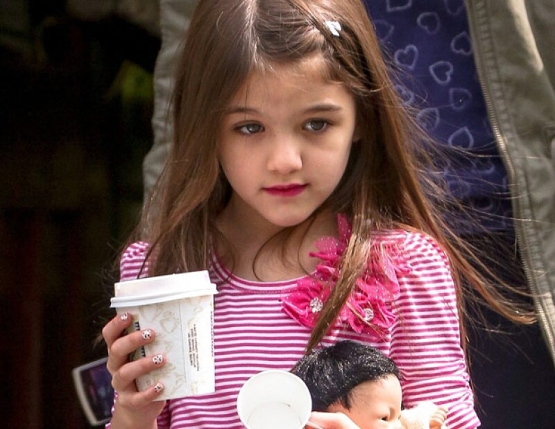 Suri quedó aterrorizada cuando vio a su papá con maquillaje en los ojos.