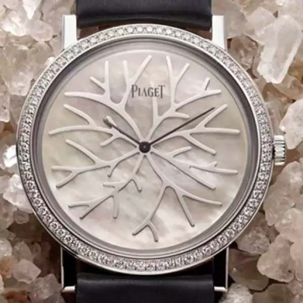 Motivos con diamantes y plata caracterizan a este modelo.