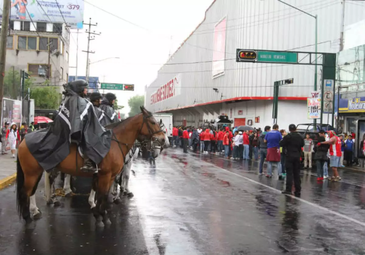 Alrededores del estadio Nemesio Diez, casa de los Diablos Rojos del Deportivo Toluca FC