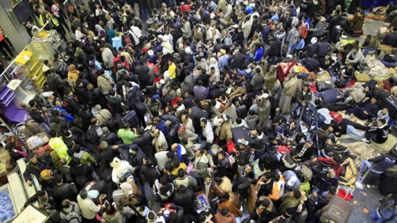 El aeropuerto de tripoli lleno de gente