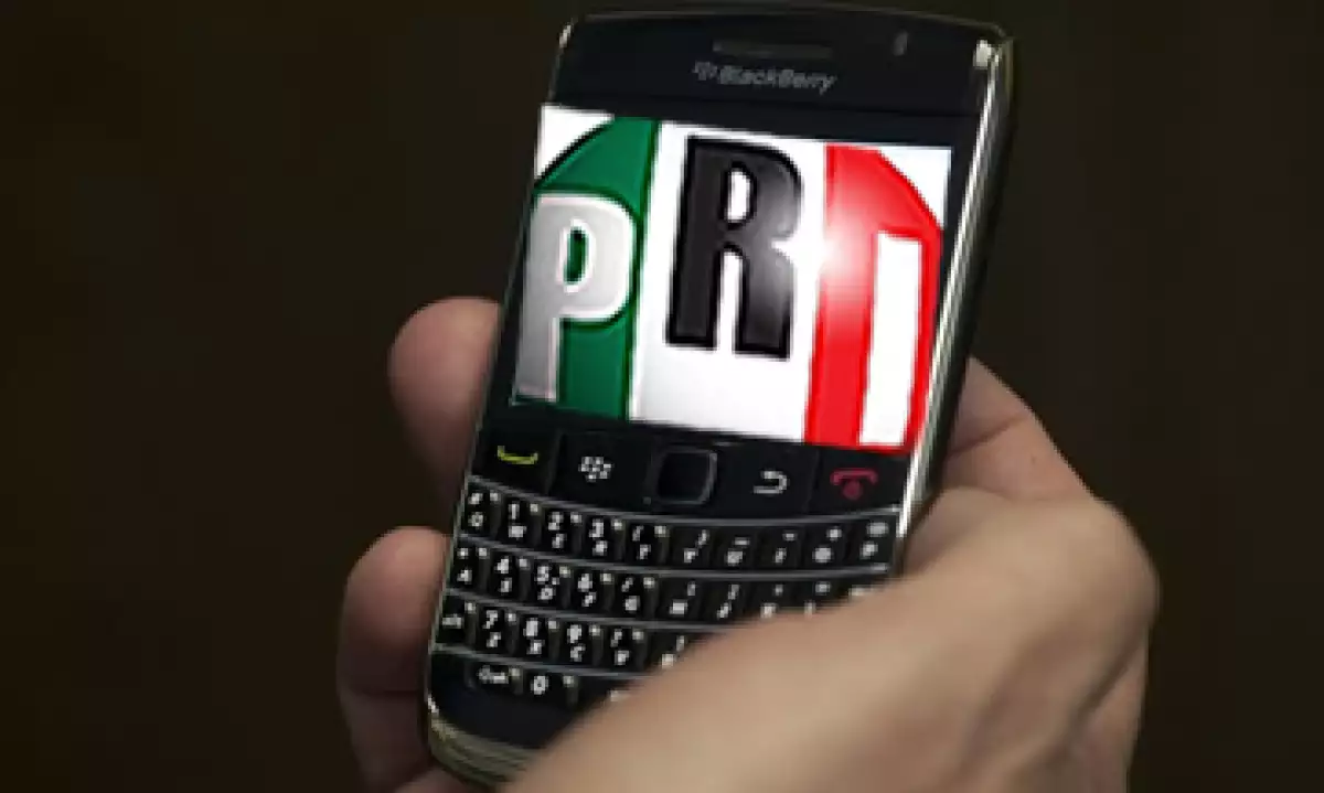 El teléfono BlackBerry registró fallas en sus servicios de mensajería, correo electrónico e Internet. (Foto: Especial)