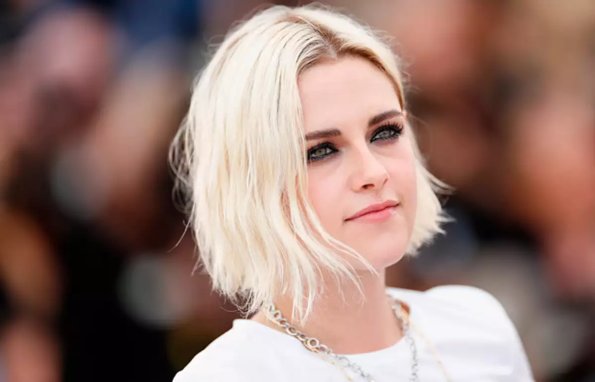 Tara Swennen, una de las consultoras de moda más top de Hollywood, se vio obligada a cortar una de las prendas que la actriz usó en el Festival de Cannes. ¿Puedes adivinar cuál es?