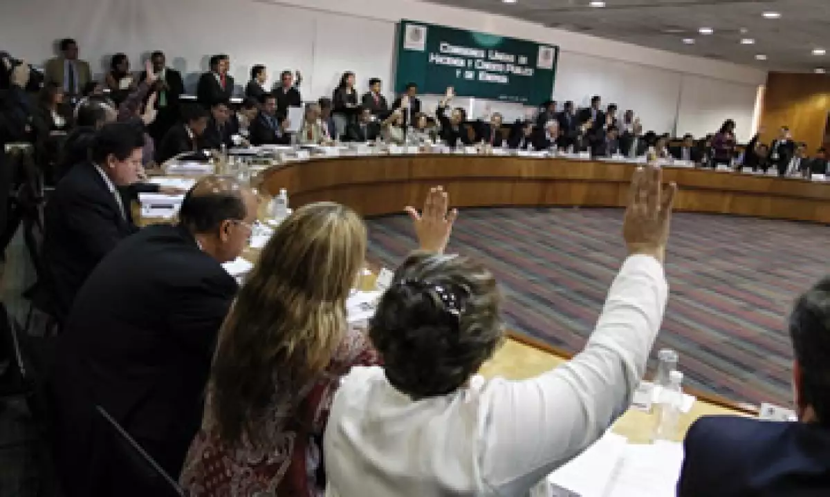 Los legisladores prevén una serie de reuniones con funcionarios y expertos en materia energética. (Foto: Cuartoscuro)