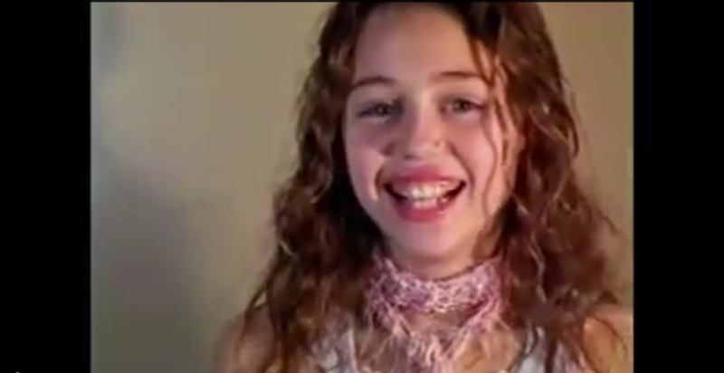 Salieron a la luz videos de una pqueña Miley Cyrus en el casting para Disney, además, ¿Caitlyn Jenner en The Bachelorette? Y Jude Law baila la conga con el Presidente de Bolivia.