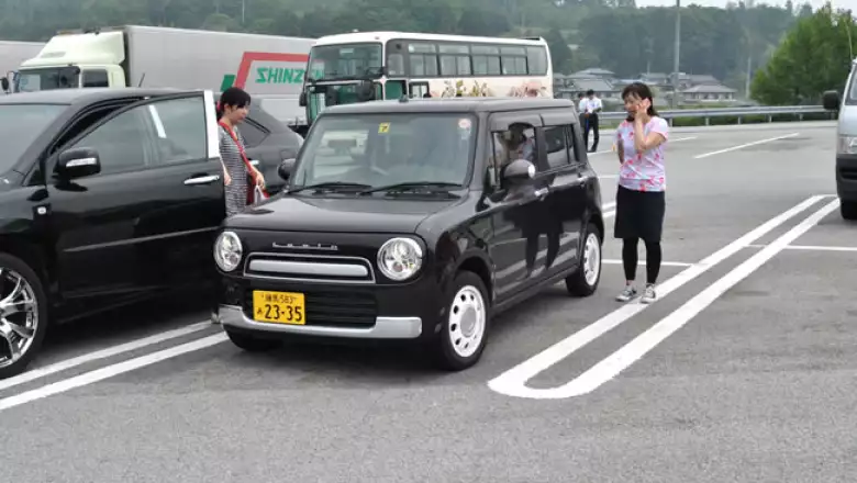 Predominan los autos compactos, con l�neas m�s cuadradas en el exterior.