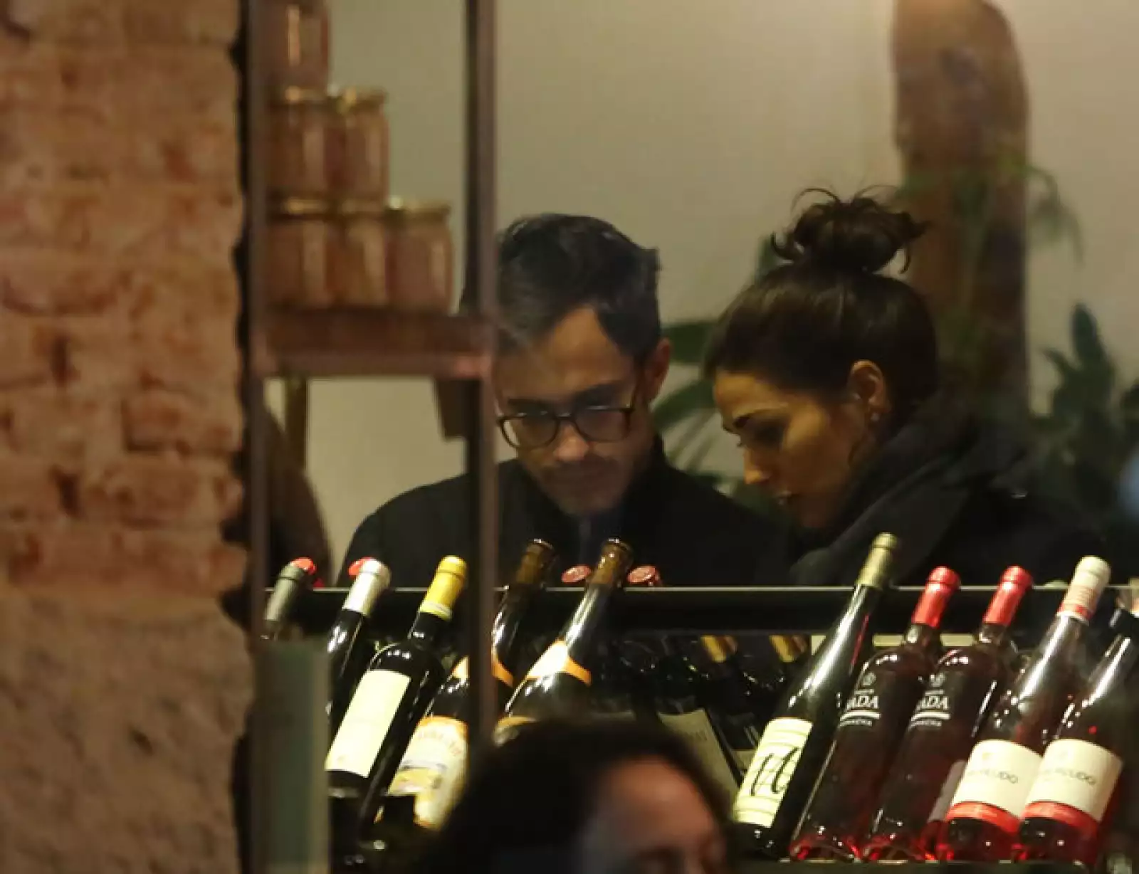 Después de su caminata, entraron a un café en la zona de Salamanca.