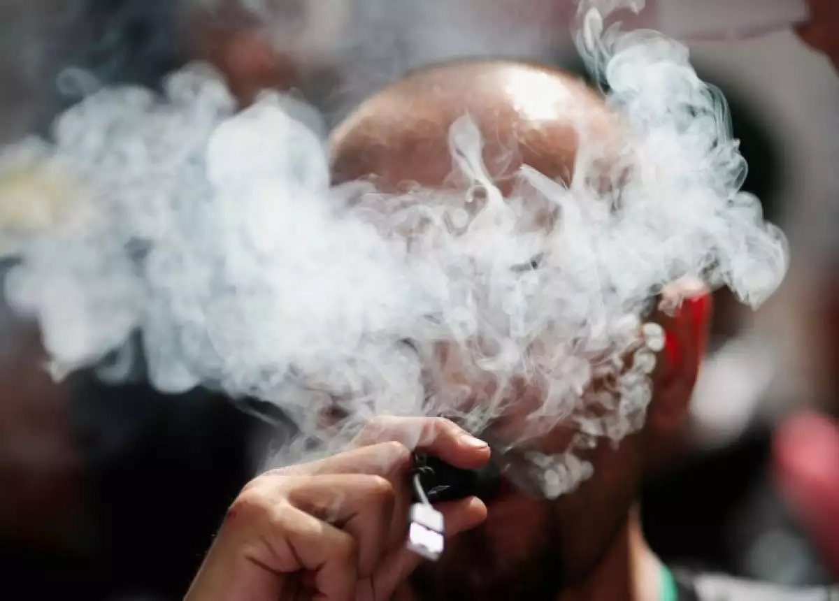 Avanza reforma que establece prohibición absoluta de vapeadores y cigarrillos electrónicos
