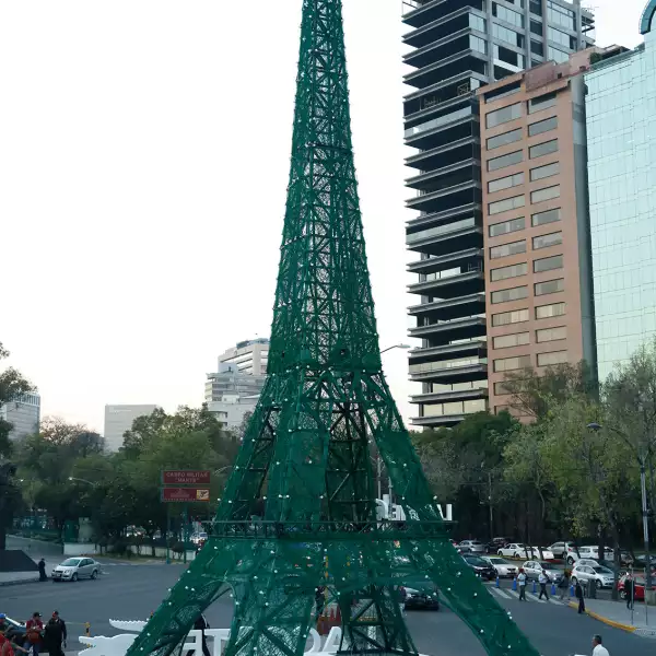 Evento de Lacoste -Una noche navideña bajo la Torre Eiffel