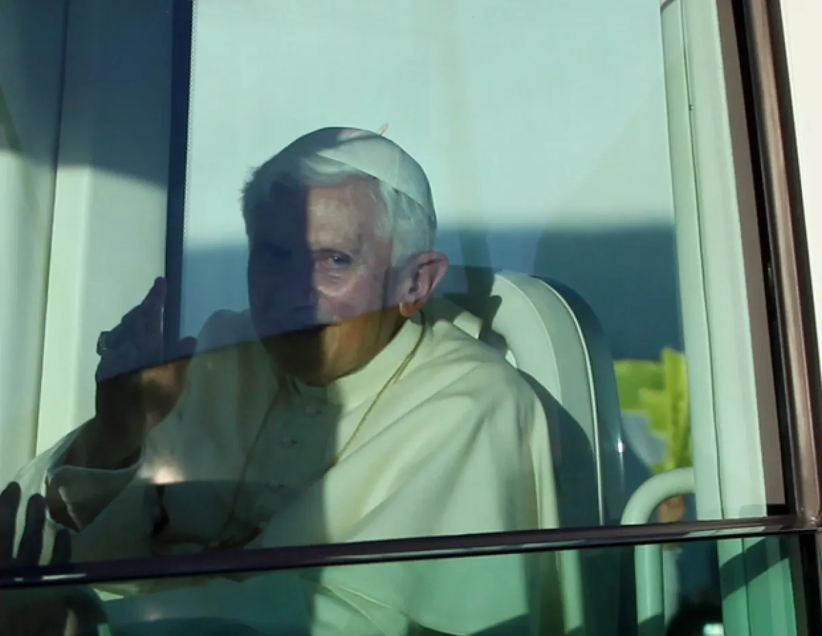 Dos vehículos fueron traídos desde Roma, el que Benedicto XVI usó ya en México, mientras que el otro fue enviado a Cuba.