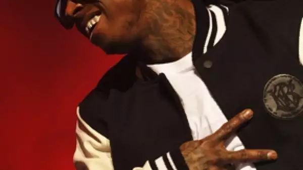 El rapero y 11 personas que viajaban con él fueron detenidos brevemente cuando agentes de la patrulla fronteriza hallaron marihuana en dos de los autobuses de su gira, informaron las autoridades.