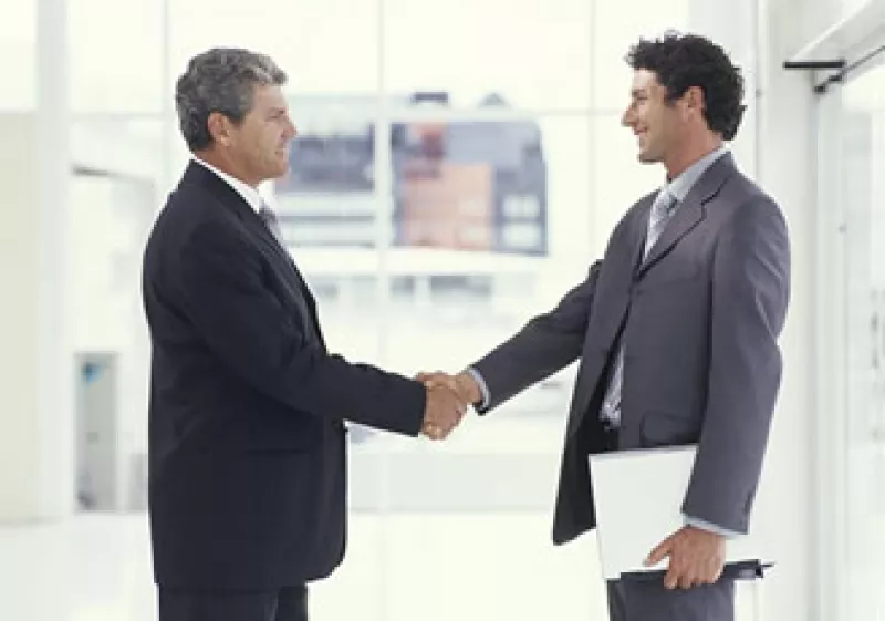 Si estás empezando con un nuevo nombramiento, pregunta cómo esto podrá impactar tu marca personal y currículum. (Foto: Jupiter Images)