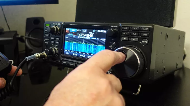 Radioaficionados ven en la nueva Ley Telecom oportunidad de crecimiento por estas razones 