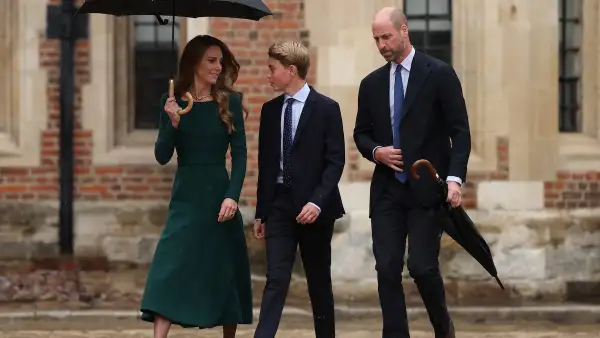Príncipe George llegando al colegio Eton.