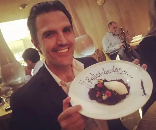 Después de un ajetreado día, Claudia y Billy celebraron con una íntima cena.