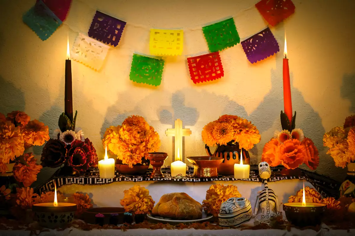 Una tradicional ofrenda de día de muertos. 