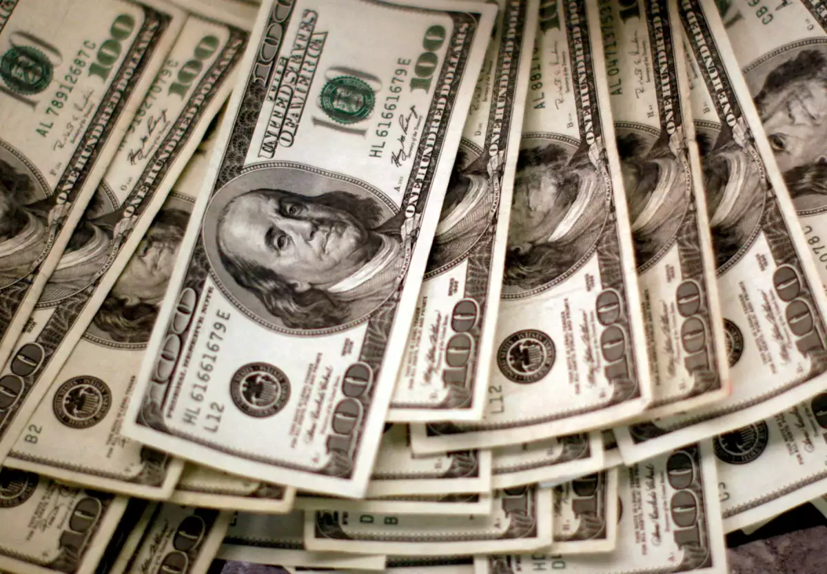 El índice dólar alcanzó su nivel más alto frente a otras monedas desde noviembre, tras recuperación económica y mayores rendimientos de los bonos de EU. El euro, la libra esterlina y el yen cotizaron hoy en mínimos