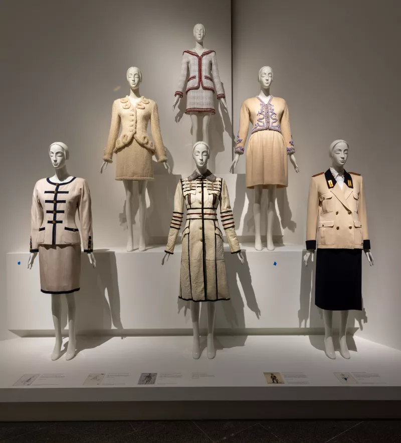 Foto: The Costume Institute; Karl Lagerfeld: A Line of Beauty (2023)