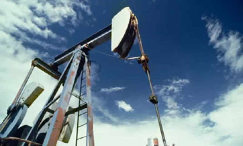 Una caída en los inventarios de petróleo en EU dio soporte a los precios. (Foto: Thinkstock)