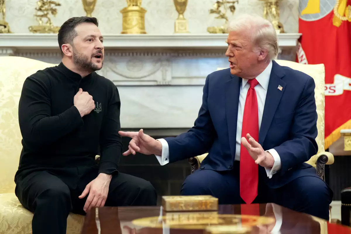 El presidente de Estados Unidos, Donald Trump, y el presidente de Ucrania, Volodymyr Zelensky, se reúnen en el Despacho Oval de la Casa Blanca en Washington, DC, el 28 de febrero de 2025.