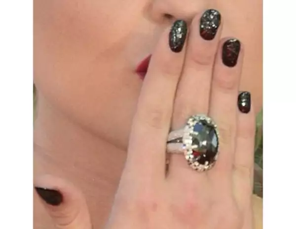 Osbourne recibió muchas críticas por su manicure.