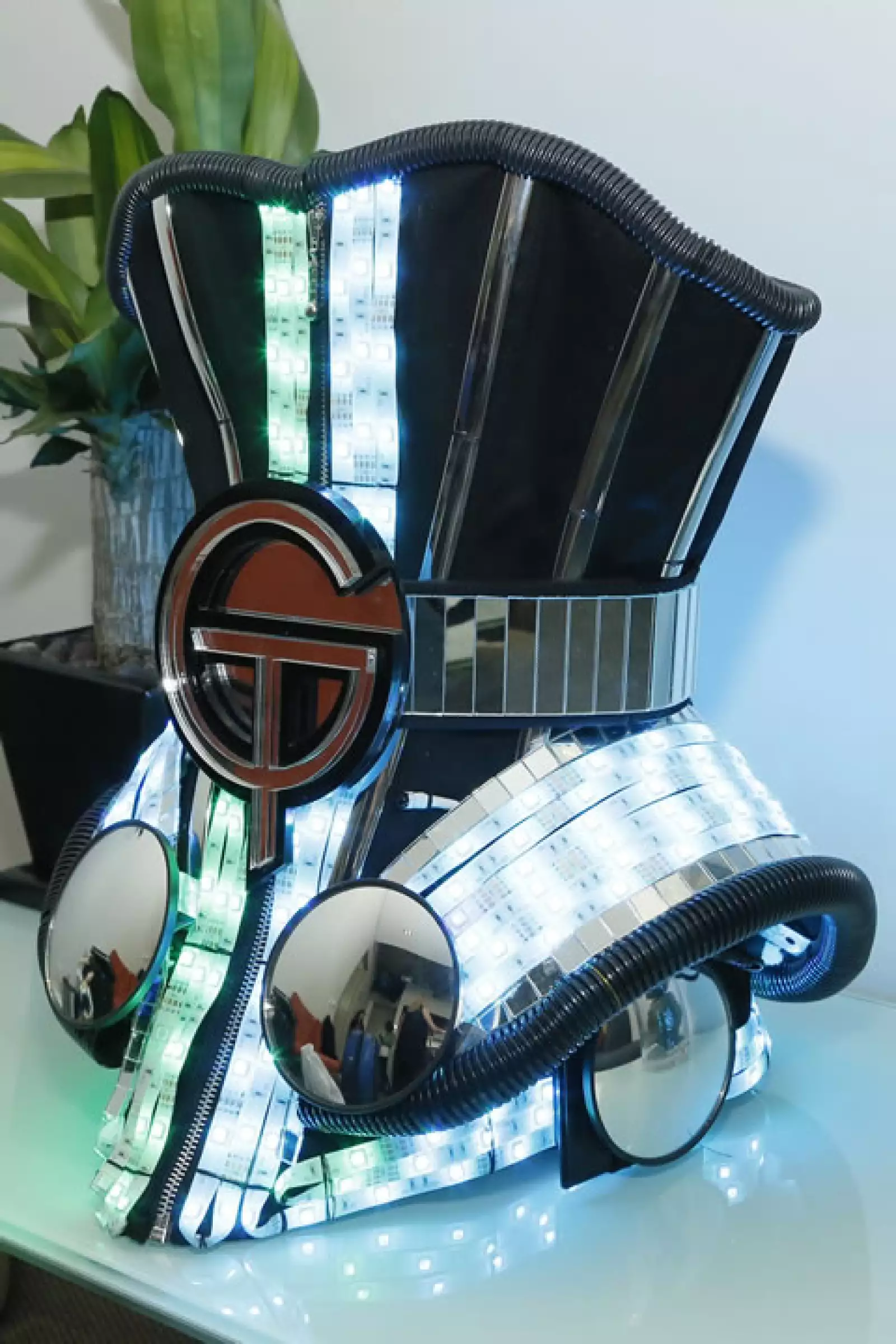 Este fue uno de los accesorios que captamos en el backstage de Gloria Trevi.