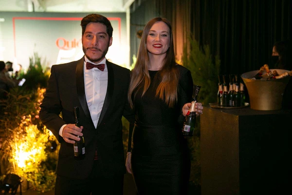 Pareja en Quien 50
