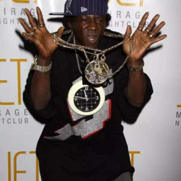 ¡Hey, yo! Como todo un adolescente, Flavor Flav celebró su cumpleaños número 50 en el club nocturno JET del Hotel y Casino Mirage en Las Vegas, Nevada.