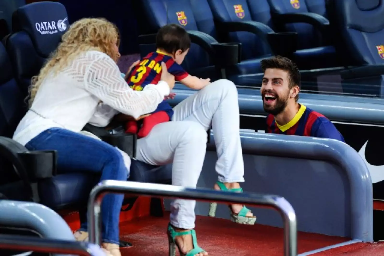 Incluso Piqué hizo algunas caras a su hijo para robarle una sonrisas.