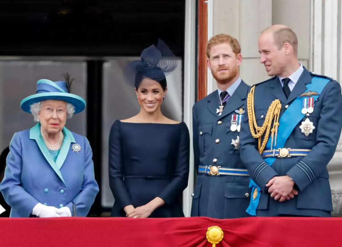 Reina Isabel II, Meghan Markle, príncipe Harry y príncipe William