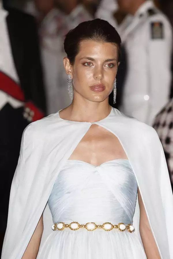 Carlota Casiraghi con vestido azul