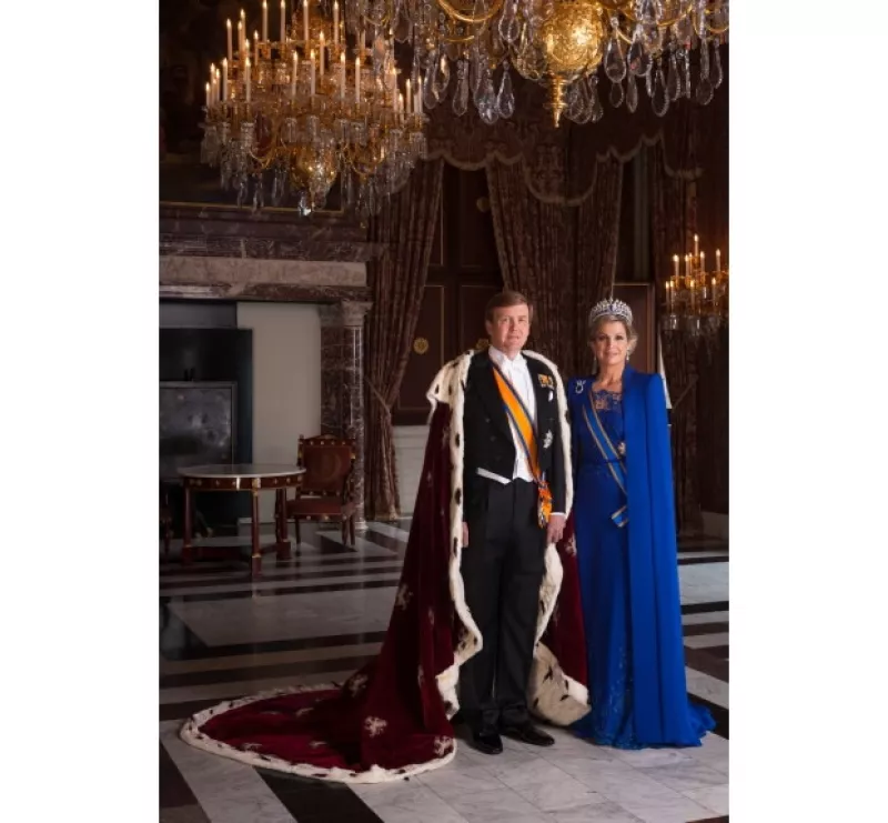 Un hombre fue detenido por enviar un mensaje amenazando a miembros de la familia real holandesa antes de la investidura del ahora rey Guillermo Alejandro.