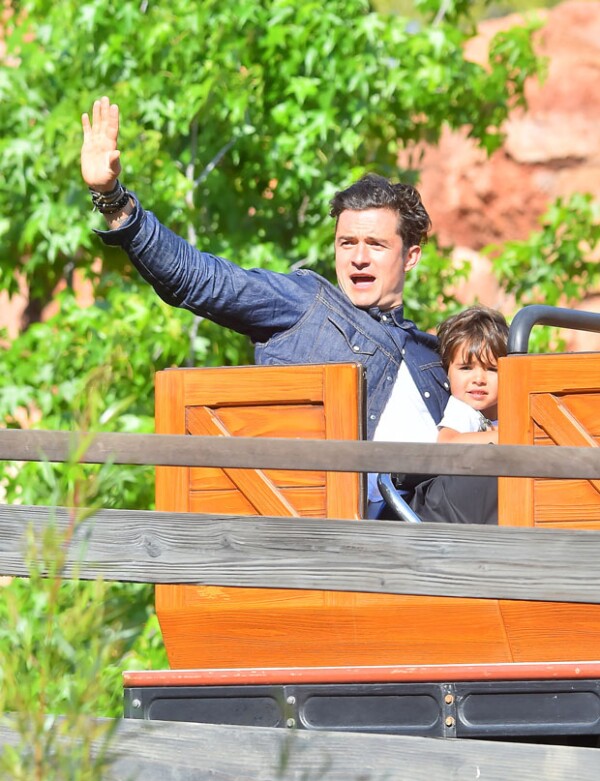 Aunque Flynn se asustó un poco al principio, su papá le dio confianza para disfrutar del rollercoaster.