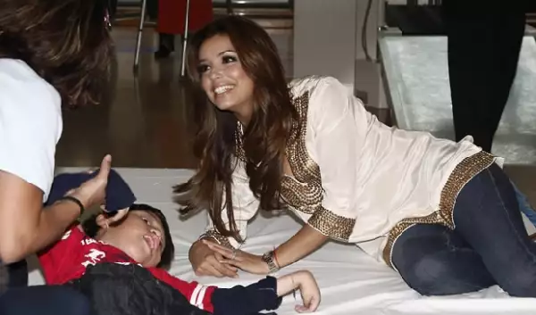 Longoria hizo su recorrido por las instalaciones de la institución a la que prometió volver muy pronto.